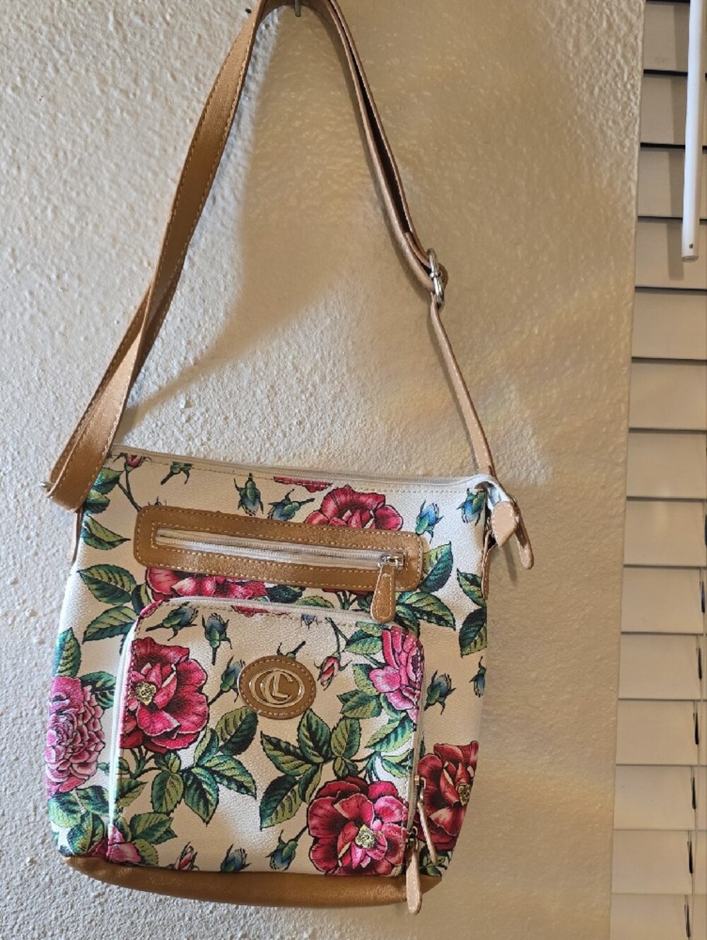 Source Unknown Floral Crossbody Bag in Cream and Tan with Pink Flowers - Picture 2 of 9